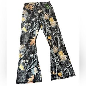 NWT Woman’s Camo Leggings Yoga Pants V Cross Bootcut Stretch Boot Cut Large